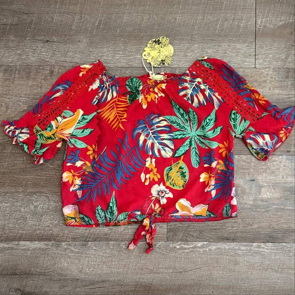 New With Tags CYN Red Tropical Boho Cropped  Top